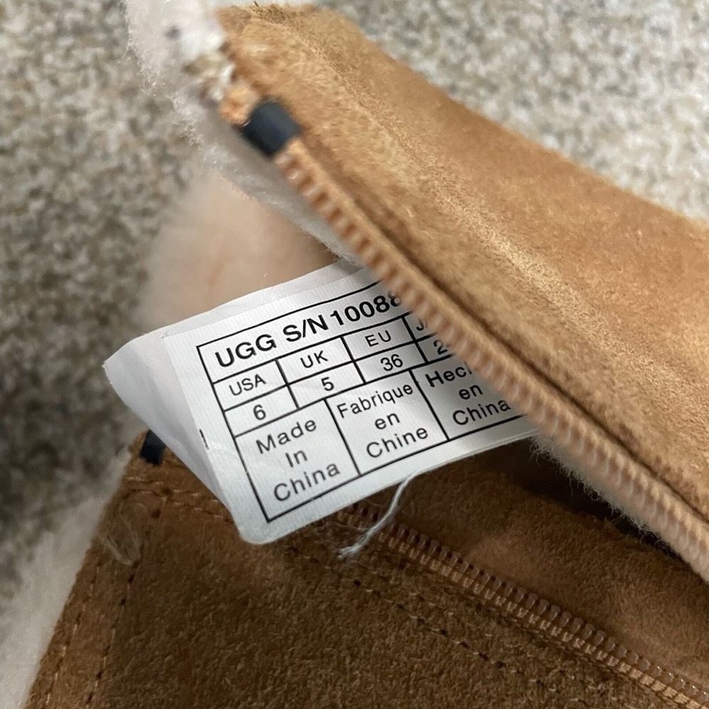 Ugg - Barley Boot - Size 6 - Suede - Tan - Shearling Inner Lining - Picture 9 of 9